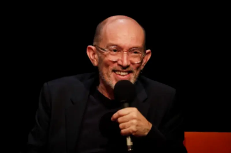 La Rochelle : succès fou pour Laurent Mauvignier, prix Goncourt 2025, à la médiathèque