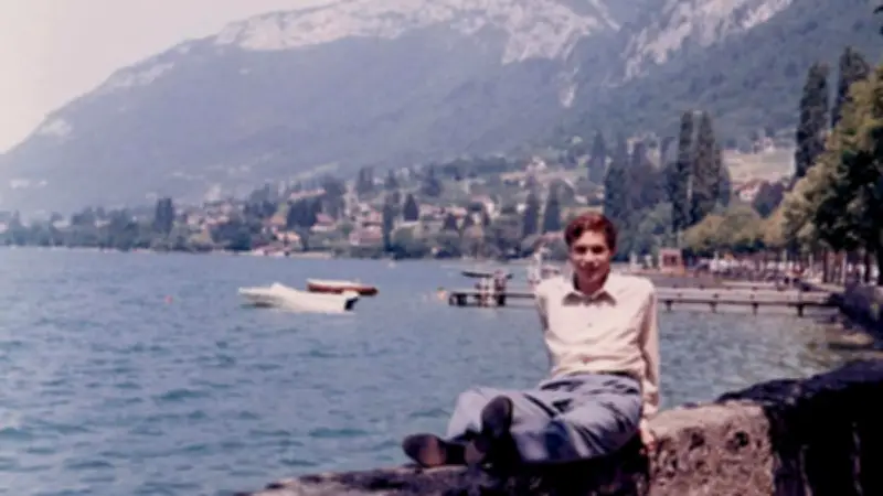 La théorie des cordes : une découverte fortuite qui révolutionne la gravité quantique