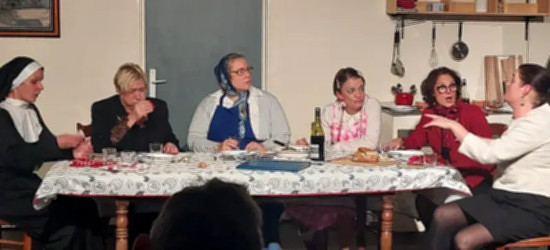 La troupe des 100 complexes triomphe à Nousse avec une comédie rurale