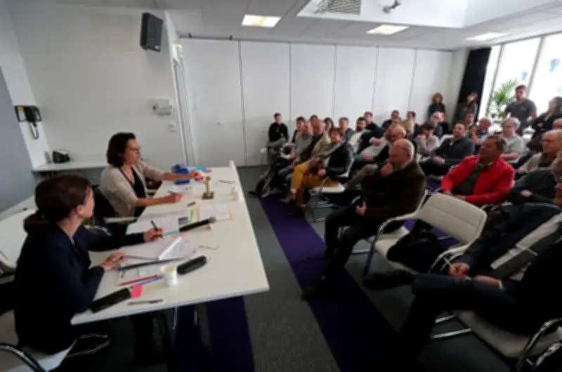 La vente à la bougie de l'hôtel Delmas à La Rochelle : un succès inattendu pour l'État