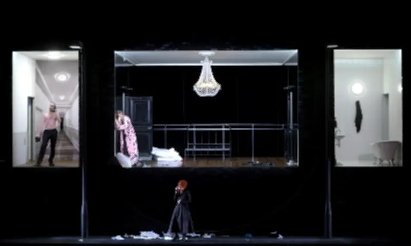 La Voix humaine de Poulenc renaît avec une mise en scène audacieuse d'Olivier Py