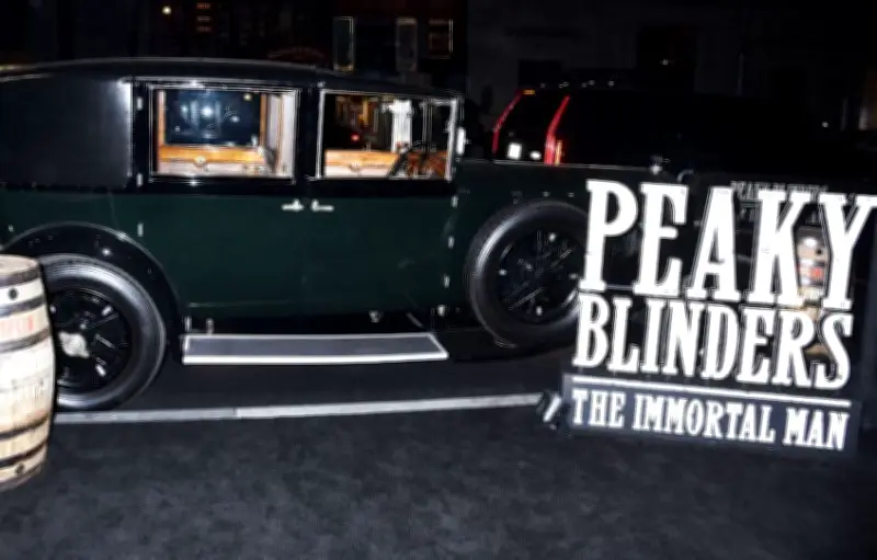 L'absence d'Arthur Shelby dans Peaky Blinders : les révélations du créateur et les démons de Paul Anderson