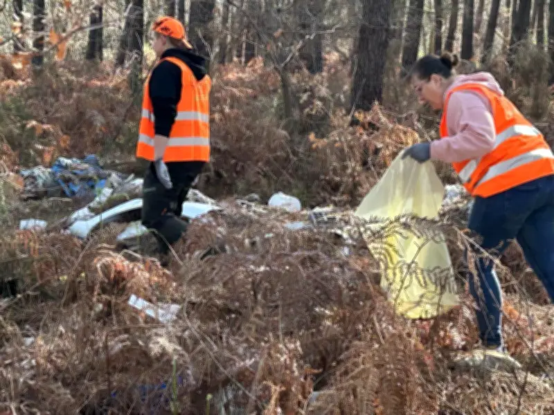 Lacanau : une chasse aux déchets organisée par les chasseurs pour nettoyer la nature