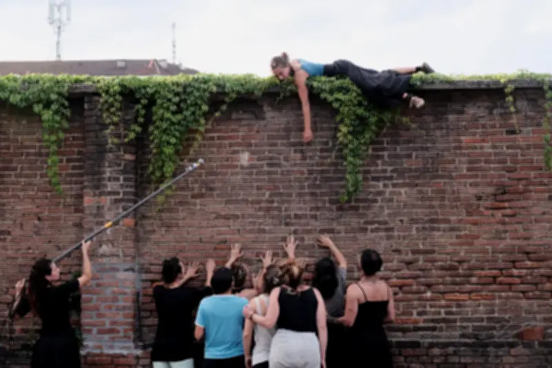 Lacaze aux sottises dévoile sa saison culturelle printanière en Béarn des Gaves