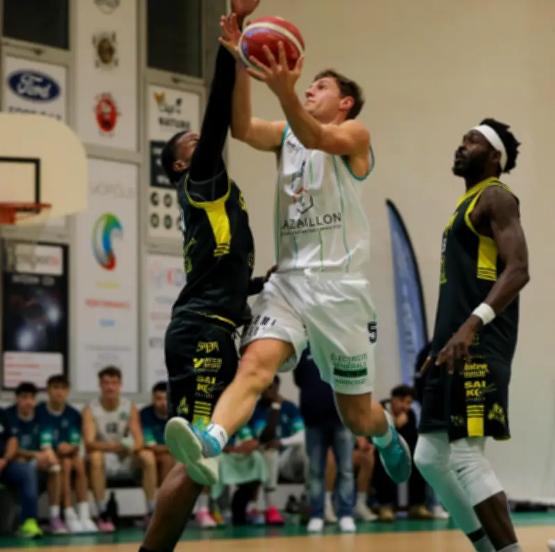 L'Adour Dax s'incline à Rezé et rate une opportunité cruciale pour le podium en NM2