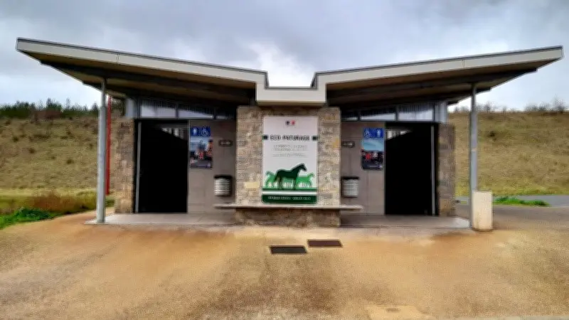 L'aire de la Garrigue sur l'A75 fermée pour installer des toilettes sèches écologiques