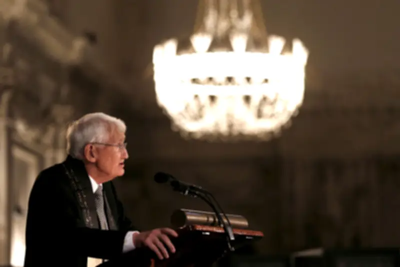 L'Allemagne pleure Habermas, la Hongrie à la croisée, le Canada face aux USA