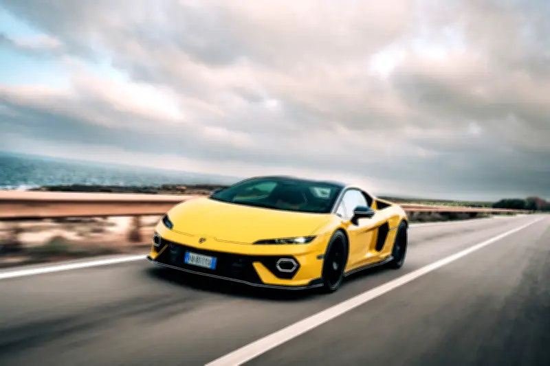 Lamborghini franchit les 10 000 ventes annuelles grâce à l'Urus et à l'électrification progressive