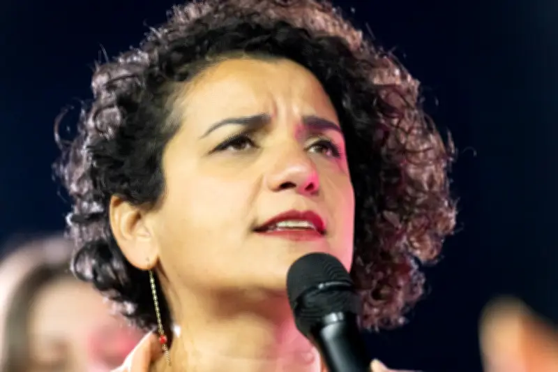 Lamia El Aaraje, cible de l'extrême gauche pour son refus des assignations identitaires