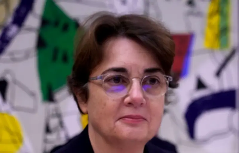 L'ancienne présidente du Louvre manque à son devoir devant la commission d'enquête