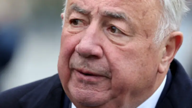 Larcher exclut les LR alliés au RN, mais les digues cèdent sur le terrain