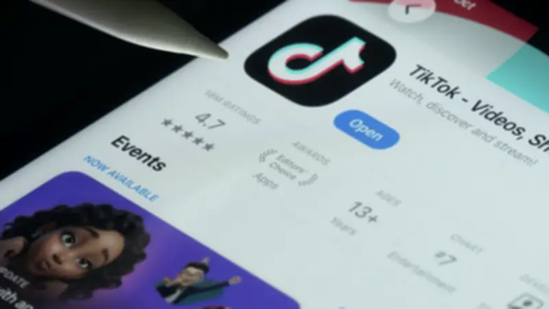 L'Arcom alerte Bruxelles sur le danger de la tendance Skinnytok promouvant l'extrême maigreur sur TikTok