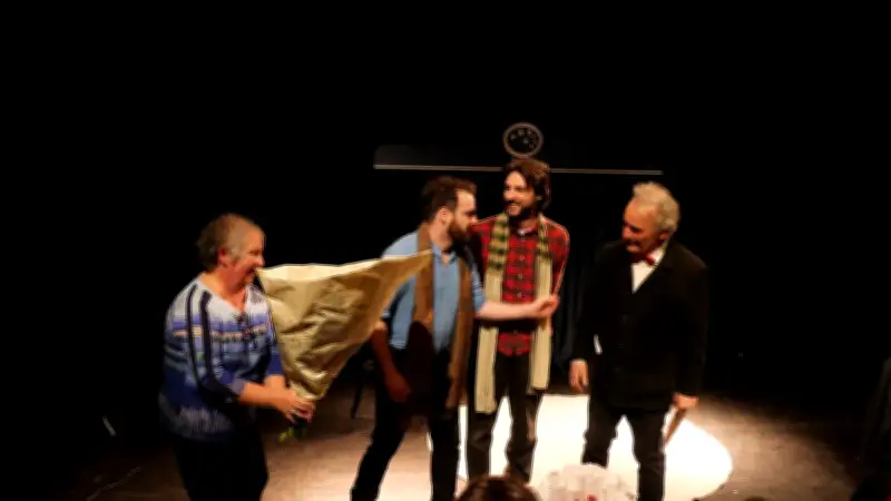 L'Arentelle fête 40 ans de théâtre rural avec une passation émouvante à Saint-Flour-de-Mercoire