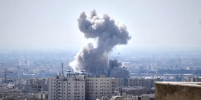 L'armée de l'air israélienne lance une offensive aérienne majeure sur Téhéran