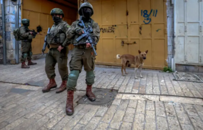 L'armée israélienne annule les inculpations de cinq soldats accusés de violences contre un détenu palestinien