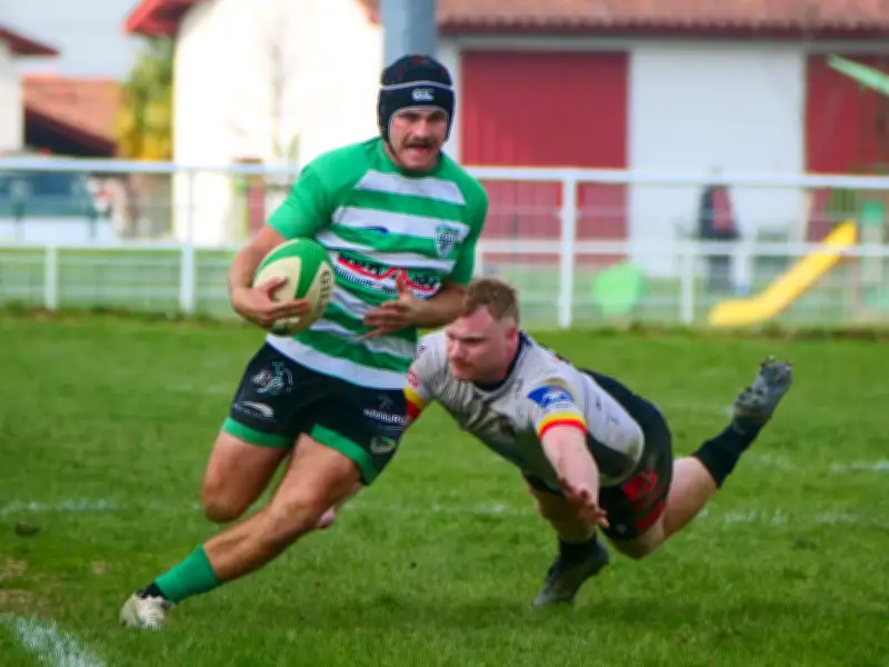 Larressore s'incline face à Oursbelille dans un match capital pour le maintien en Fédérale 2