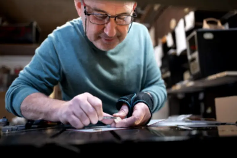 À l'Art Nouveau à Bordeaux : un siècle de gravure artisanale résiste au numérique