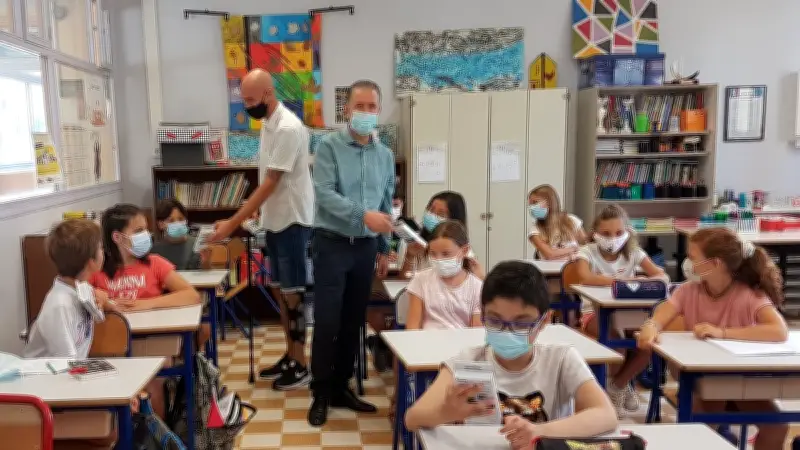 Laudun-l'Ardoise offre des calculettes scientifiques aux élèves de CM2 pour leur entrée au collège