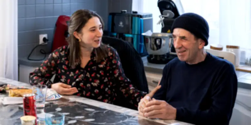 Laura, 28 ans, aidante familiale : un engagement quotidien contre la maladie d'Alzheimer