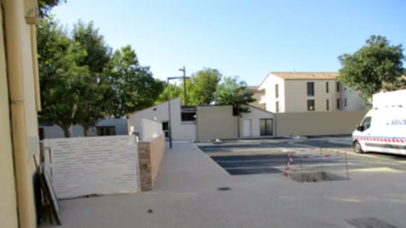 L'école maternelle de Lansargues rénovée avec un nouveau parking et une accessibilité améliorée