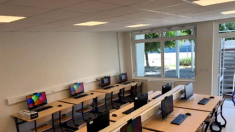 L'école Philippe-Perrin inaugure sa nouvelle salle informatique pour 28 élèves