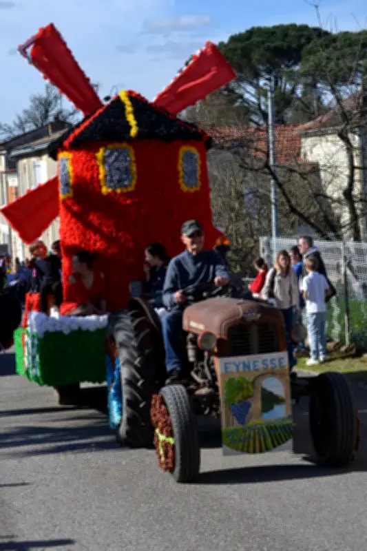 Le 14e carnaval communautaire du Pays Foyen attire la foule sous le soleil