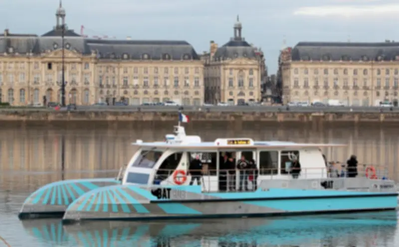 Le BatCub, devenu Bato, une navette fluviale ancrée dans le quotidien bordelais