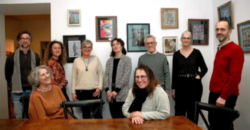 Le Café de la Poste d'Herm devient une galerie onirique avec l'exposition de Faeshara