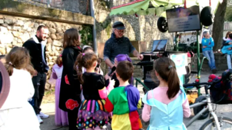Le carnaval d'Anduze illumine les rues sous le soleil printanier
