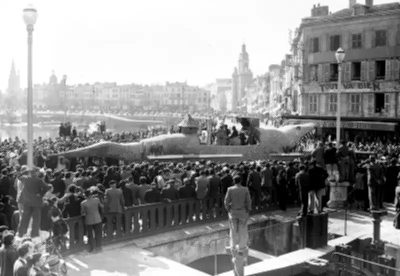 Le carnaval de La Rochelle en 1953 : une cavalcade historique et colorée