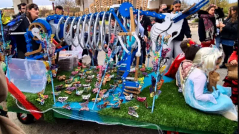 Le carnaval des insectes anime Sommières avec un défilé coloré et festif
