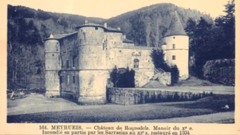 Le château de Roquedols à Meyrueis : une histoire de pierre tendre et de refuge
