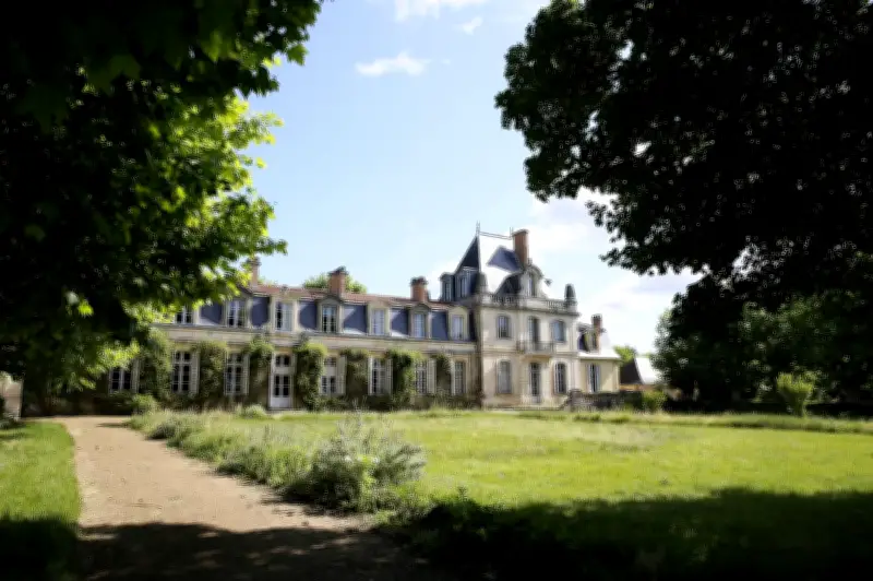 Le château de Tiregand en Dordogne change de propriétaire : Louis Guyot succède aux Saint-Exupéry