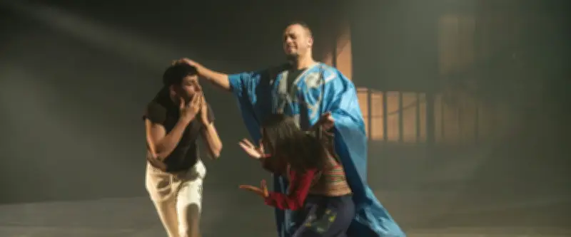 Le cirque dansé KA-IN du Groupe Acrobatique de Tanger illumine Alès au Cratère éphémère