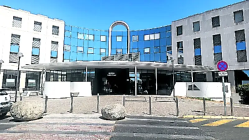 Le "Côlon tour" s'installe à l'hôpital de Béziers pour sensibiliser au cancer colorectal