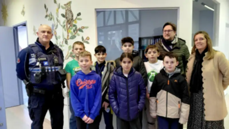 Le CMJ de Magalas visite le poste de police et finalise son projet de parcs de loisirs