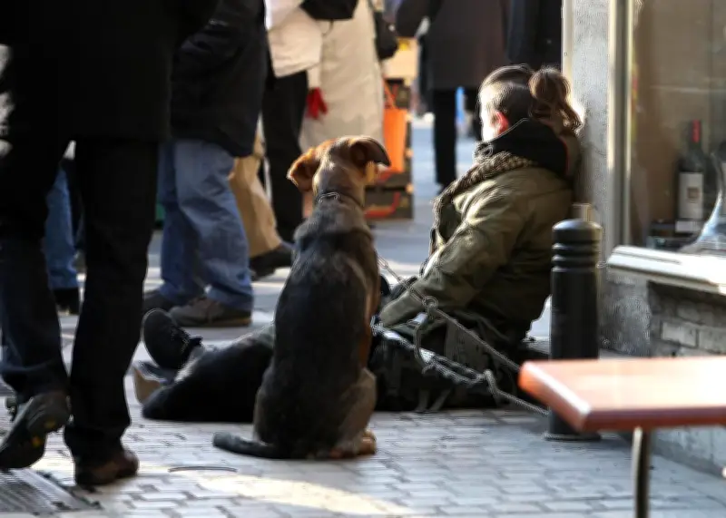 Le Conseil de l'Europe condamne les arrêtés anti-mendicité en France