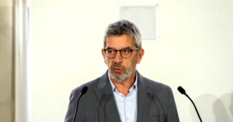 Le déclin des médecins stars du livre : Cymes et Saldmann dépassés par une nouvelle génération