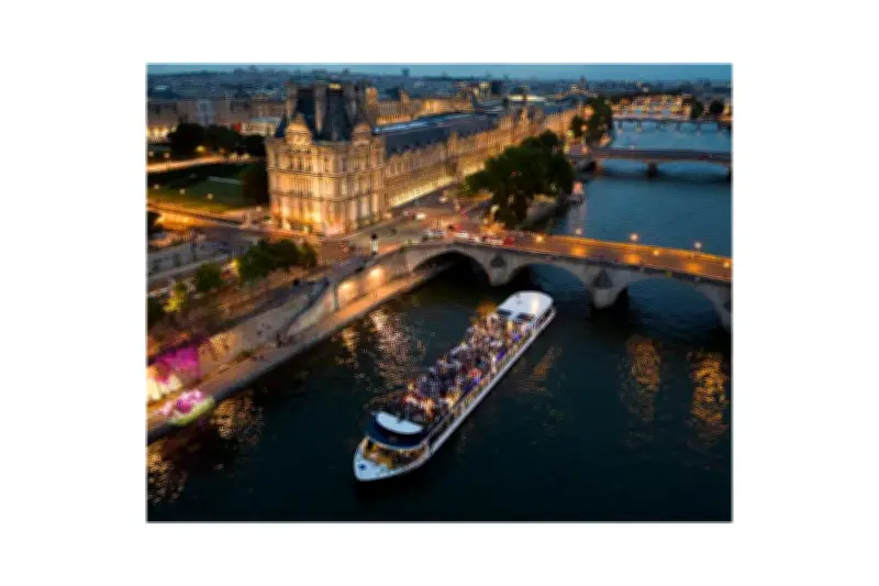 Le Diamant Bleu : une croisière gastronomique nocturne sur la Seine à Paris