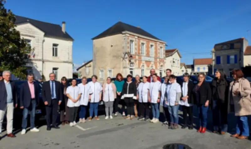 Le Département dote le CIAS de Saint-Aulaye de neuf véhicules pour renforcer l'aide à domicile