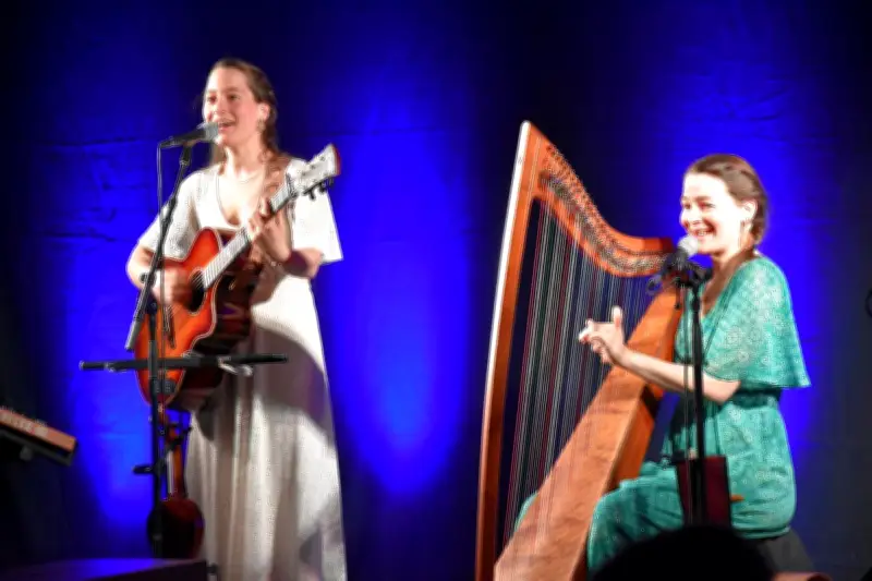 Le duo Araëlle enchante Génis avec son univers celtique onirique