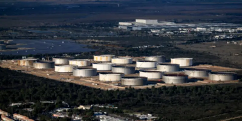 Le G7 envisage de libérer ses stocks stratégiques de pétrole pour apaiser les marchés