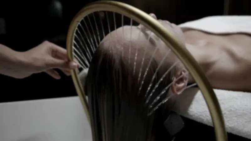 Le head spa, rituel japonais de bien-être, débarque dans les thalassos françaises