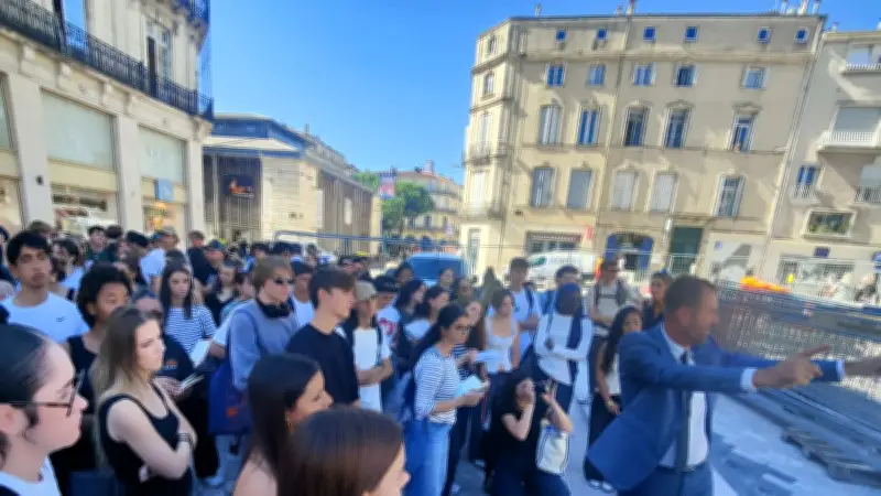 Le maire de Montpellier guide 120 étudiants en architecture dans l'Écusson