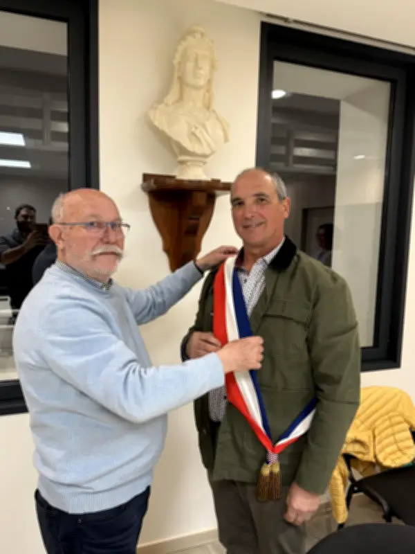 Le maire sortant réélu de justesse après une campagne électorale tendue sur les gravières