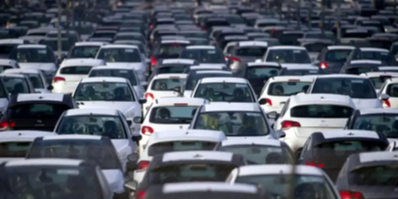 Le marché automobile français en chute libre en février, Renault et Toyota durement touchés