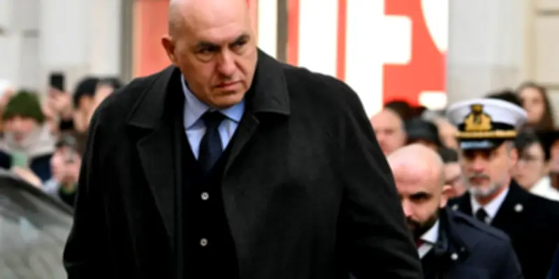 Le ministre italien de la Défense en vacances à Dubaï lors du déclenchement de la guerre contre l'Iran