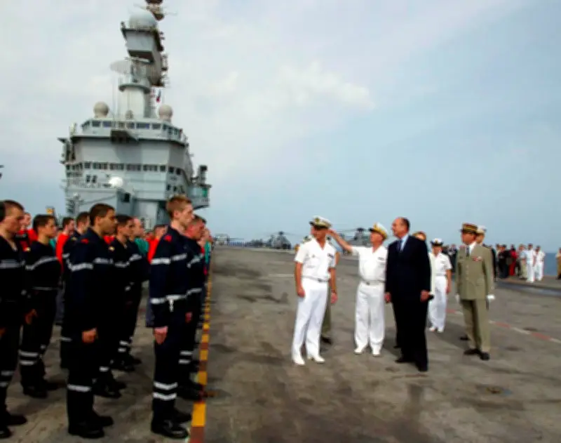 Le nom du futur porte-avions français : un choix politique et symbolique crucial