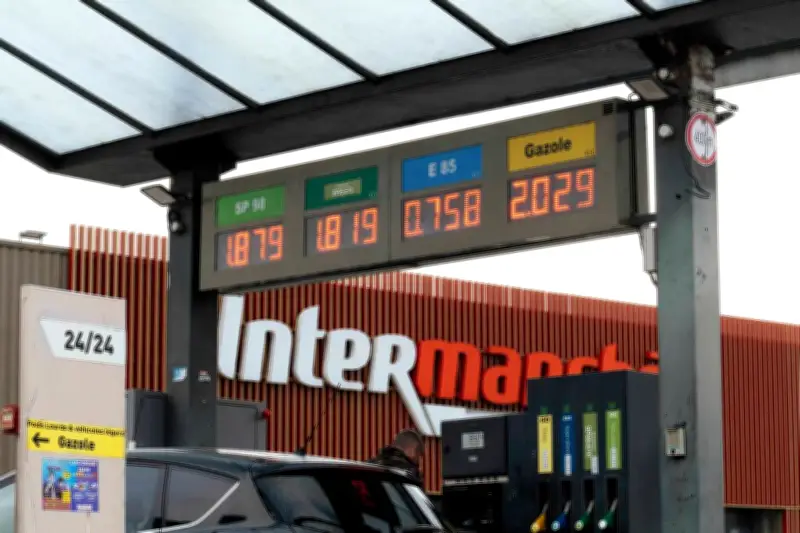 Le patron d'Intermarché demande à l'État de réduire sa marge sur les carburants