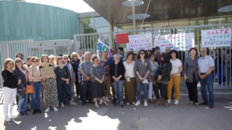 Le personnel du lycée de Milhaud exige la stabilité de la direction